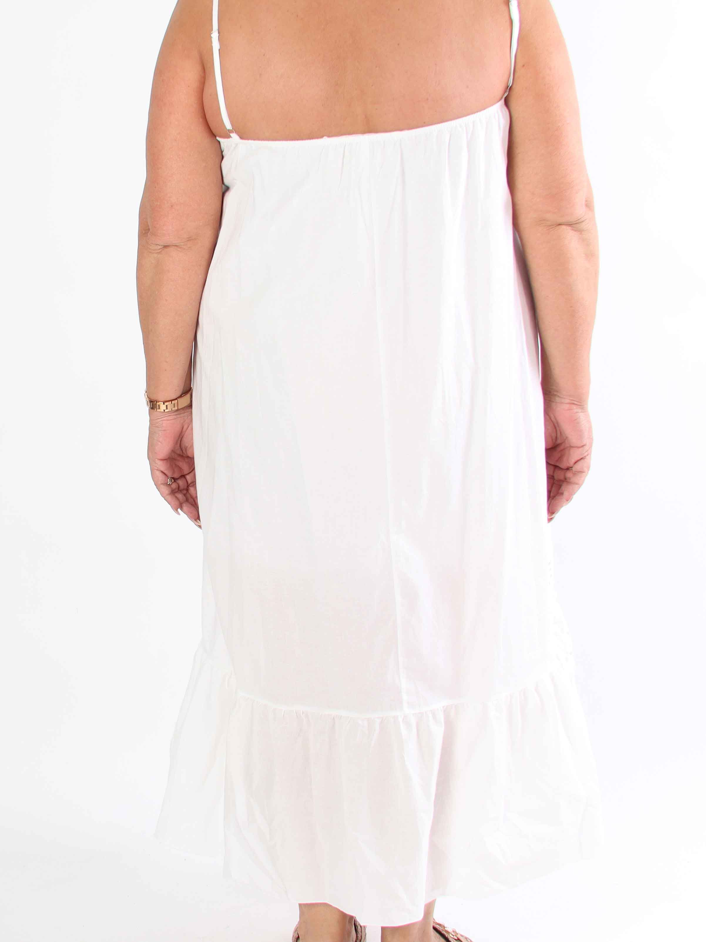 Freya - Plus size klänning i bomull med broderie anglaise framtill